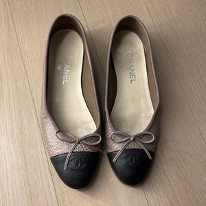 Chanel ballerina grey python leather & black cap toe sz. 40